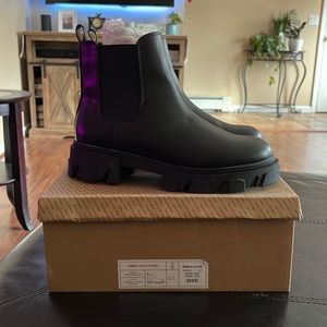 Urban Outfitters Mens Lorenzo Chunky Chelsea boots